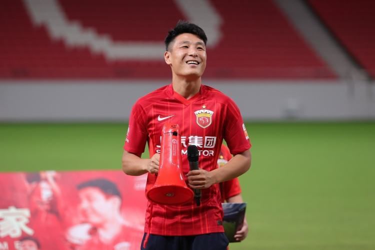 恩德里克有什么不同吗？——他仍在学习西班牙语，他对自己所取得的成就感到满意。